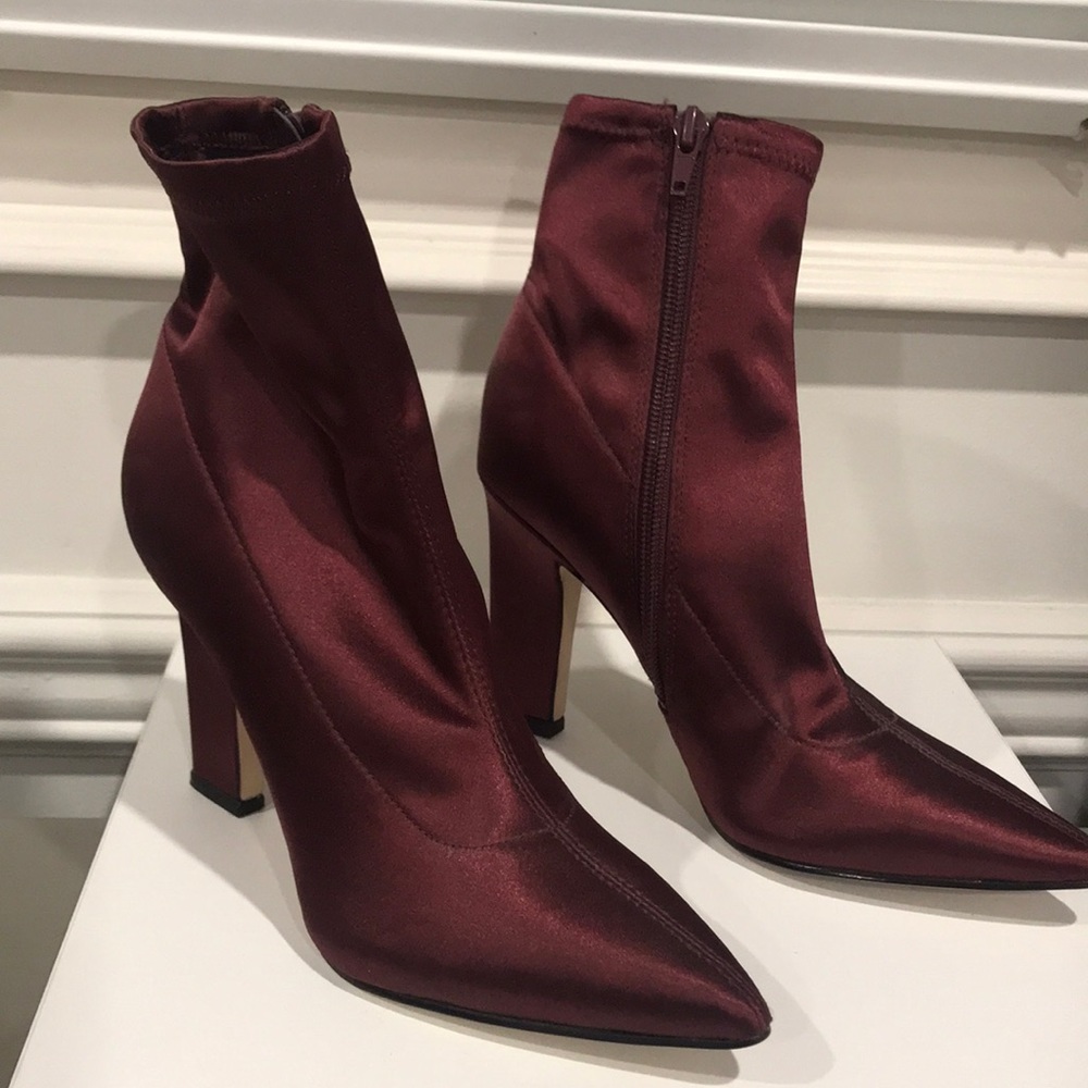 GUESS NEW Sock Satin Booties. Size 5.5 Burgundy colour.